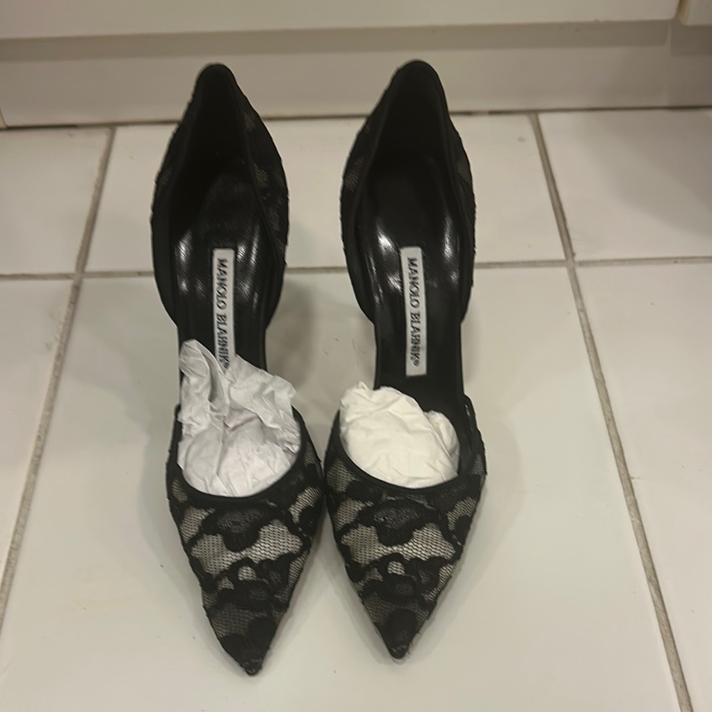 Manolo Blahnik Black And Cream Lace Heels